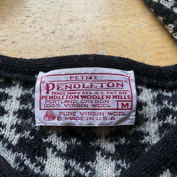 Vintage Pendleton Sweater, Houndstooth & Flowers - Picture 5 of 6